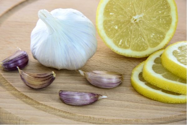 immune boosting goods lemon and garlic